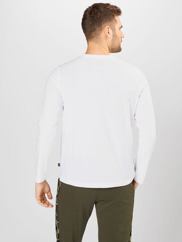 PUMA قميص 'Essenials' بلون أبيض