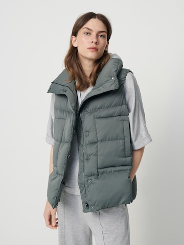 Someday Bodywarmer 'Veeluna' in Groen: voorkant