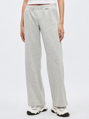 WEEKDAY Regular Broek in Grijs: voorkant