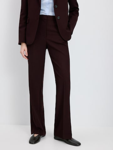 Evazați Pantaloni cu dungă 'PBBERGEN' de la MANGO pe roșu: față