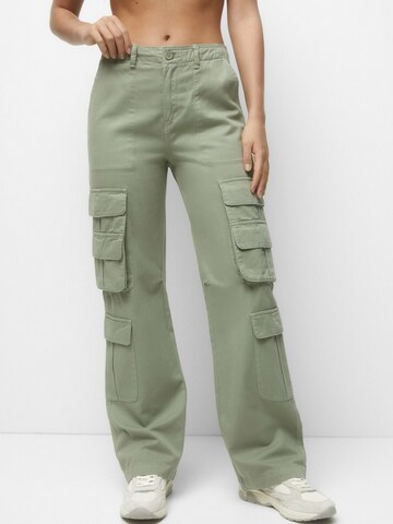 Regular Pantalon cargo Pull&Bear en vert