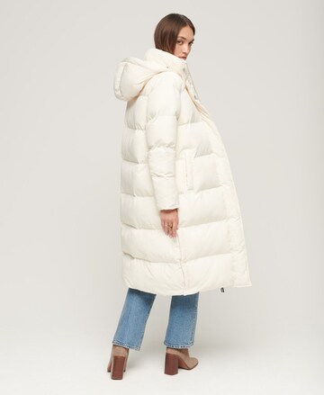 Manteau d’hiver Superdry en blanc