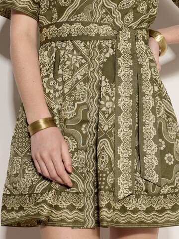 Robe ' ' Apricot en vert