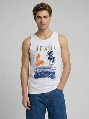 JJ Rebel Majica 'JREBMASON' | bela barva: sprednja stran