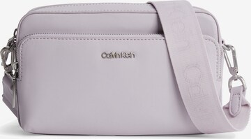 Calvin Klein Umhängetasche in Lila: predná strana