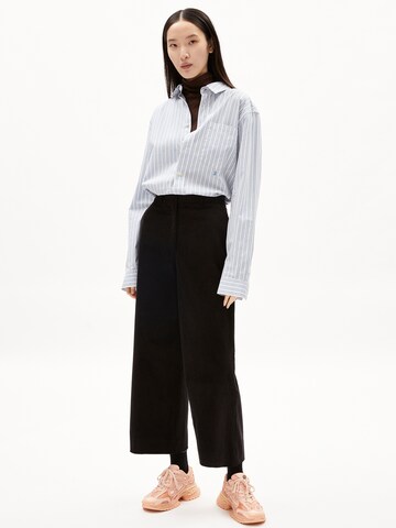 ARMEDANGELS Wide leg Broek 'JAALMA CORDUROY' in Zwart