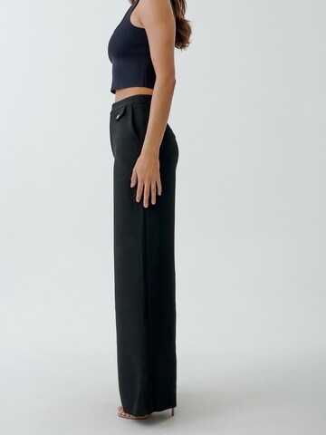 Wide Leg Pantalon 'TRISHA' Tussah en noir : derrière