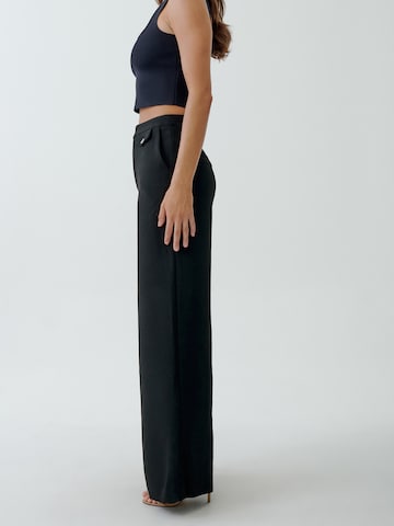 Tussah - Pierna ancha Pantalón 'TRISHA' en negro: atrás