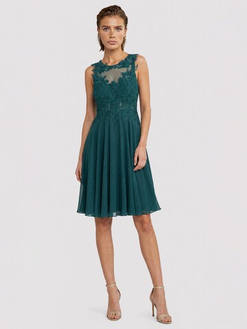 APART Cocktail Dress in Green: front
