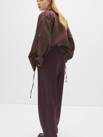 Loosefit Pantalon à pince Pull&Bear en rouge
