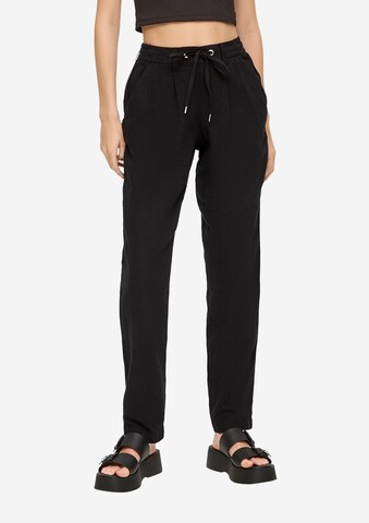 QS Regular Pleat-Front Pants in Black: front