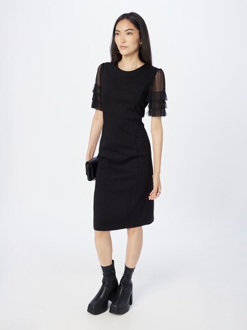 Rochie de la Twinset pe negru