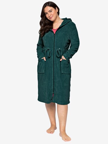 SHEEGO Long Bathrobe in Green: front