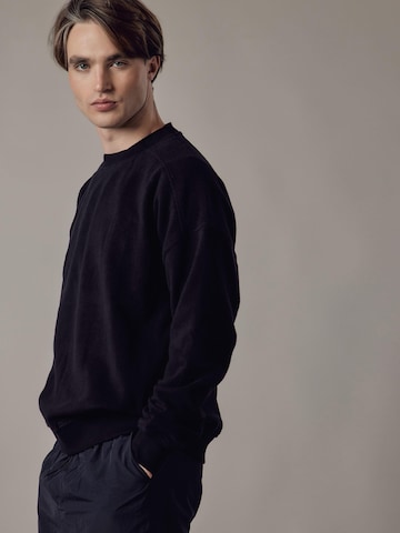 Felpa 'Pile Girocollo' di OWN Off With Nature in nero