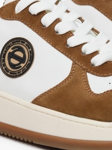 Sneaker bassa '09-4045' di Estro in marrone