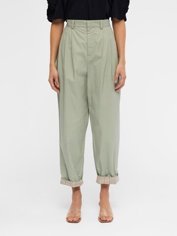 Loosefit Pantaloni con pieghe 'Nancy' di OBJECT in verde: frontale