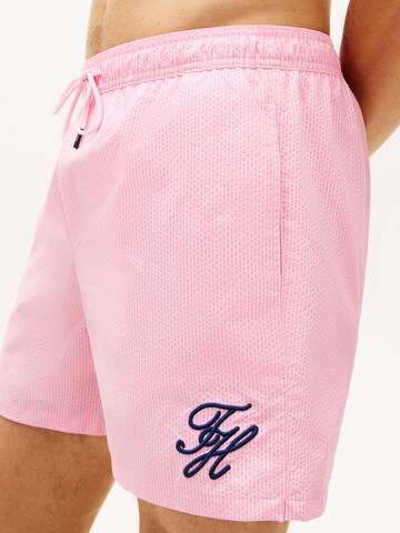 TOMMY HILFIGER Badeshorts in Pink