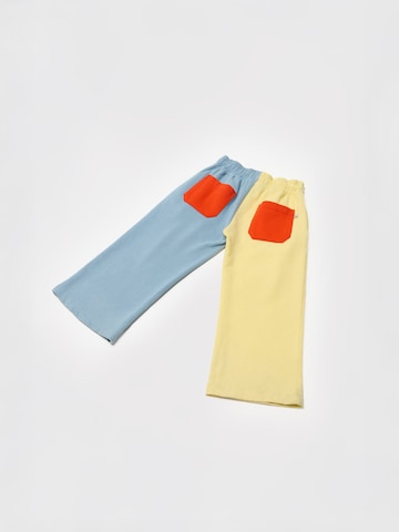 Maru + Bo Wide Leg Bukser 'TWO-TONE STRAIGHT LEG SWEATPANTS' i blå