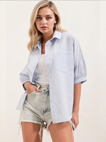 Bigdart Blouse in Blue: front