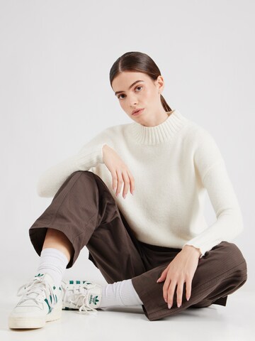 Superdry Sweater 'ESSENTIAL' in White
