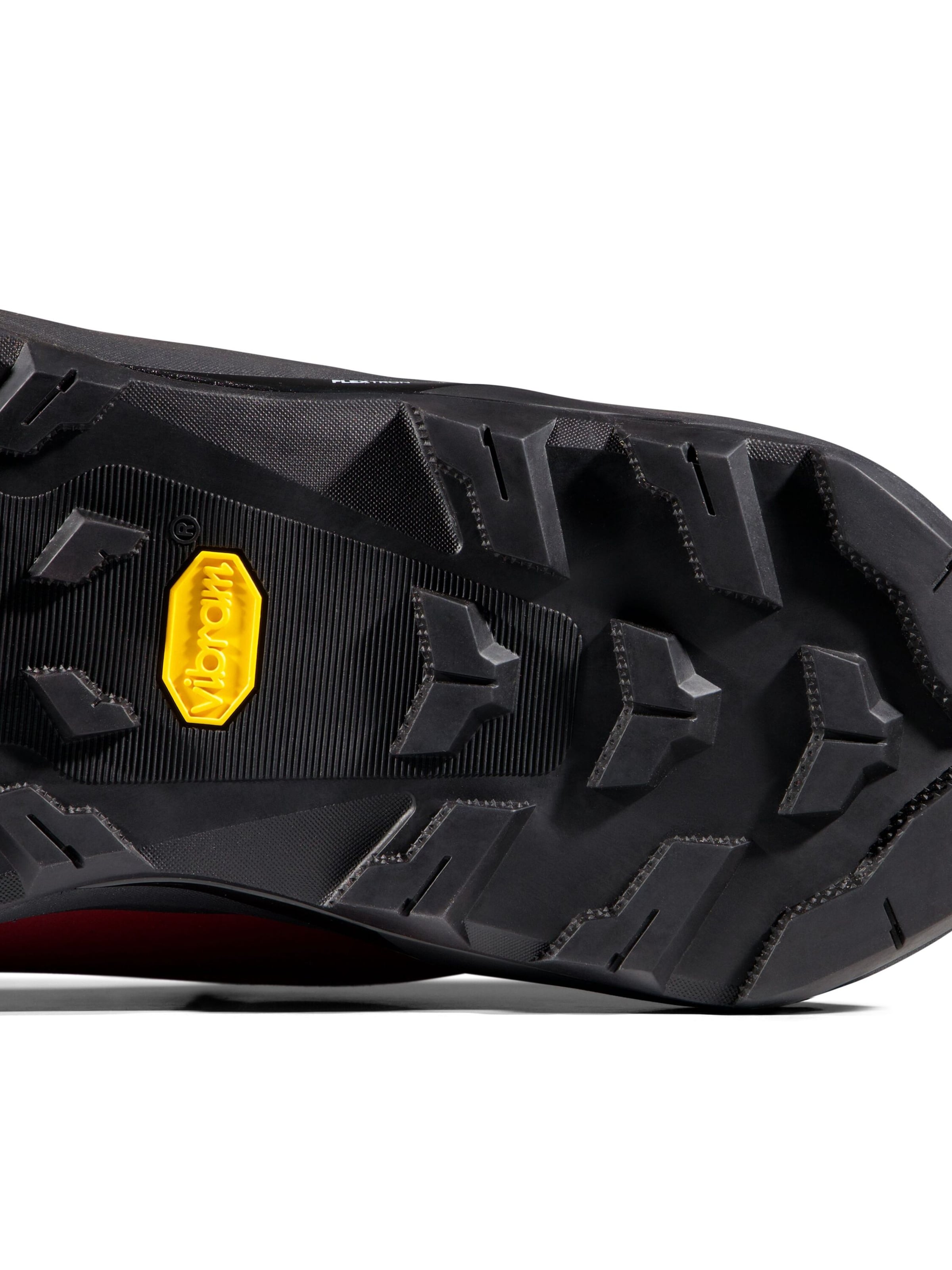 MAMMUT Flats in Red