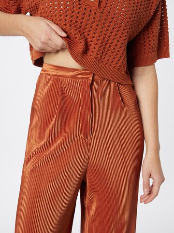 Nasty Gal Wide leg Pleat-front trousers in Orange