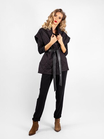Couture de Marie Vest 'Minola' in Black