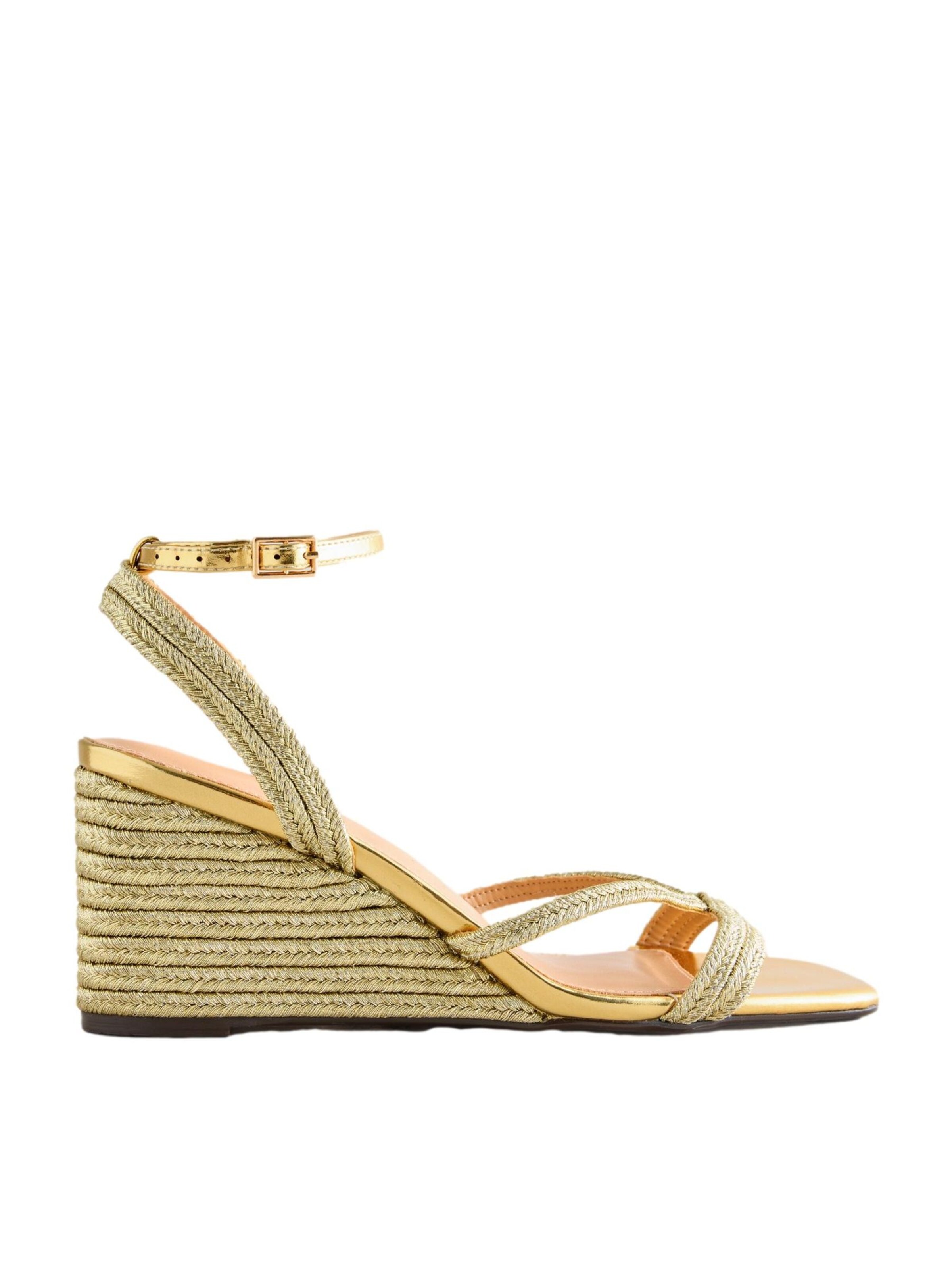 Sandale de la Next pe auriu