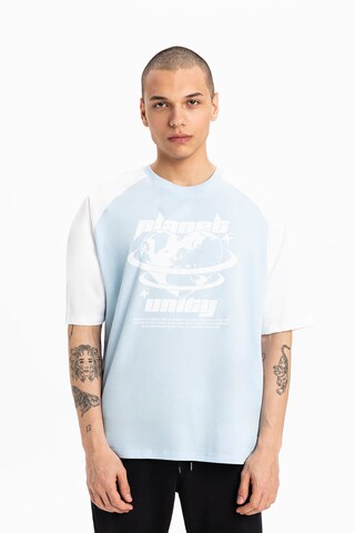 UNIQVIBE Shirt in Blauw: voorkant