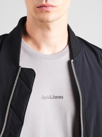 JACK & JONES Bluser & t-shirts 'JJMINE' i grå