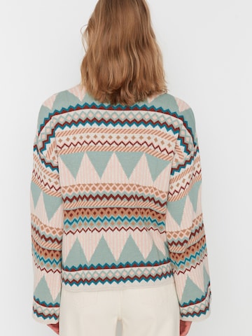 Trendyol Pullover in Grün