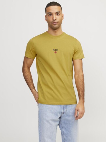 R.D.D. ROYAL DENIM DIVISION Bluser & t-shirts i gul: forside