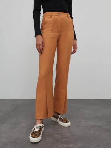 EDITED Flared Pants 'Emery' in Brown: front