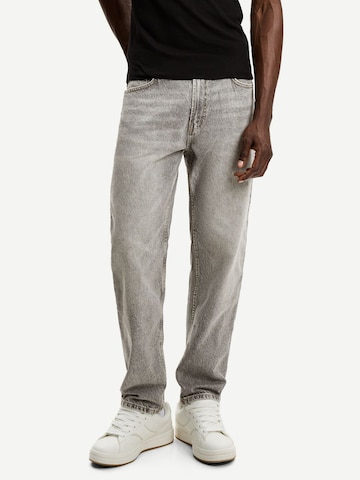 Regular Jean Bershka en gris : devant