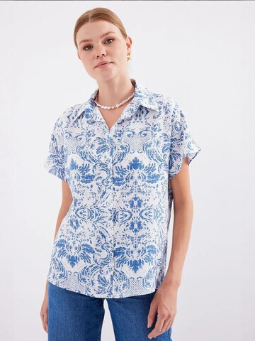 Bigdart Blouse in Blue: front
