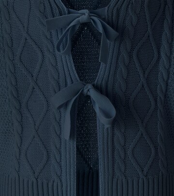 Aniston SELECTED Strickjacke in Blau