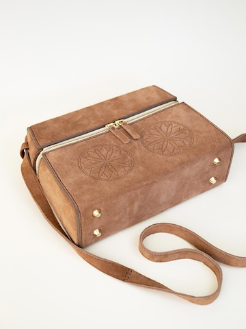 ALICE Designs Bag 'The Heirloom Bag' in Brown