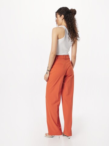 Wide leg Pantaloni con piega frontale 'Anker' di modström in rosso