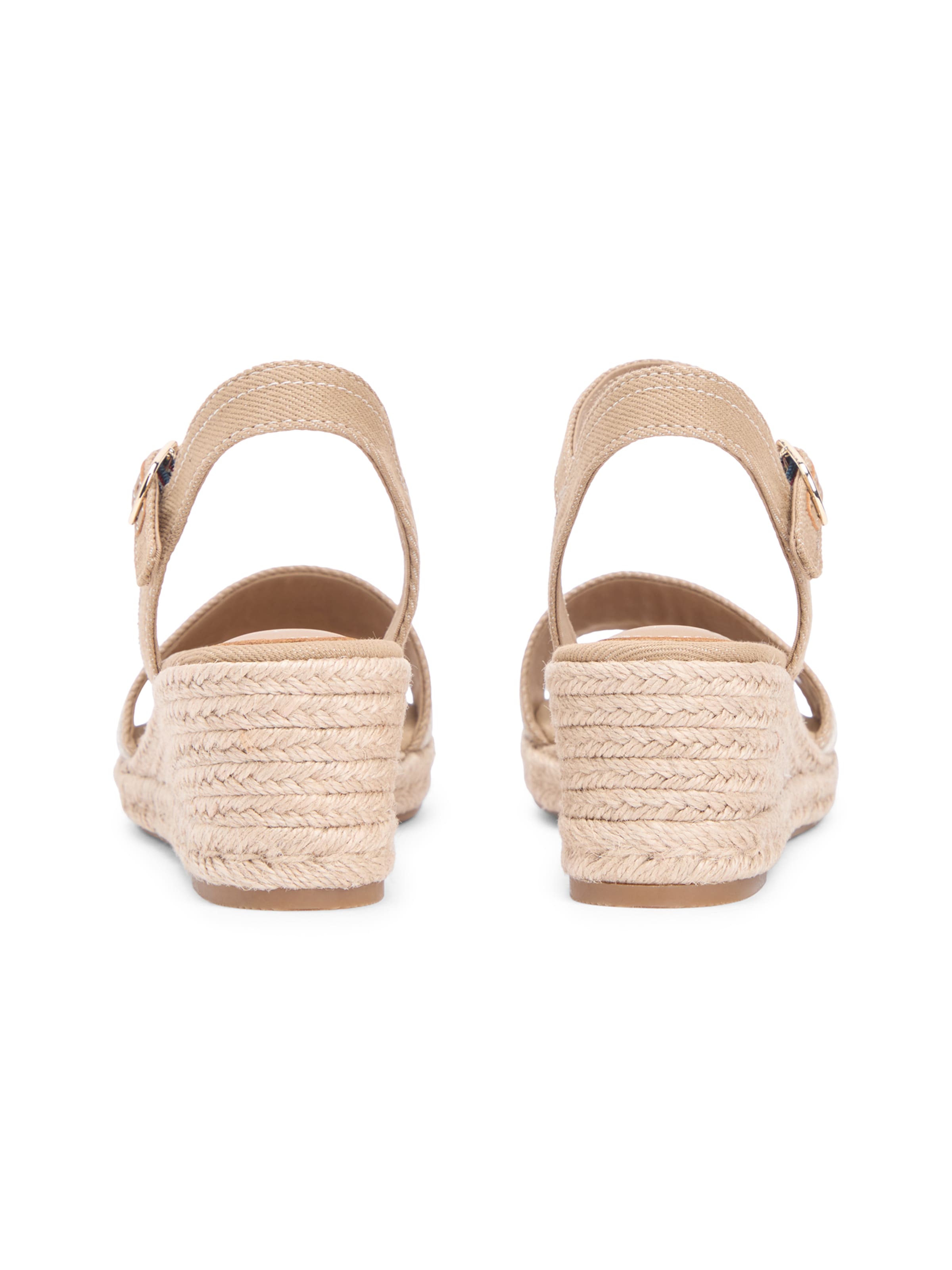 Sandale cu baretă de la TOMMY HILFIGER pe verde