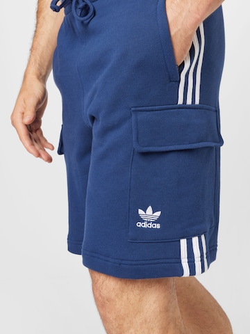 ADIDAS ORIGINALS Loosefit Gargohousut 'Adicolor Classics 3-Stripes ' värissä sininen