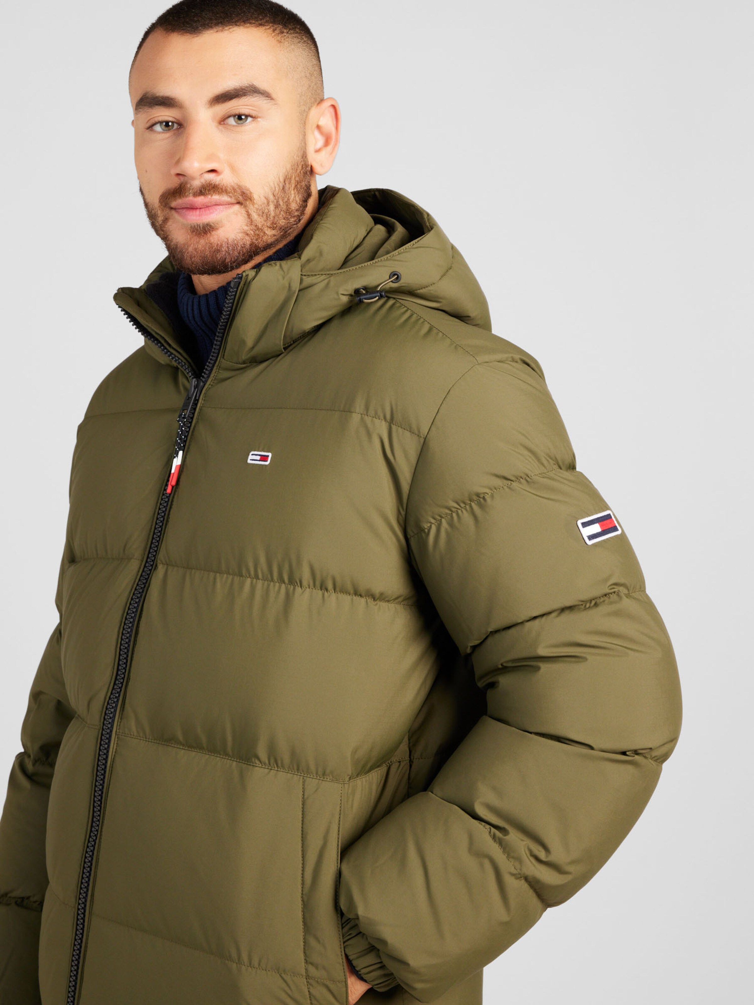 Veste d hiver Essential Tommy Jeans en Olive ABOUT YOU