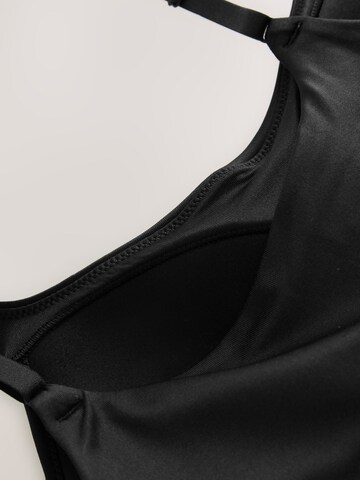 Top de la Next pe negru