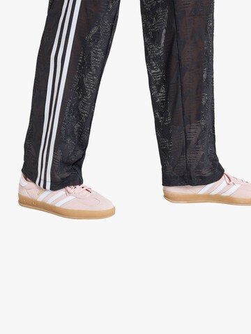 regular Pantaloni sportivi di ADIDAS in nero