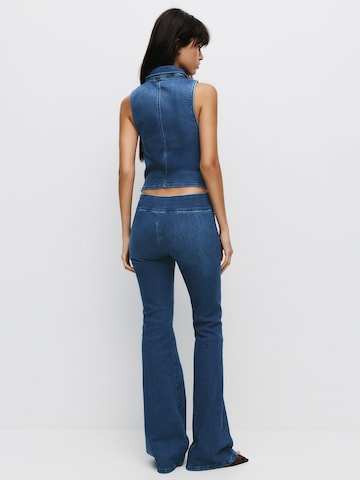 Pull&Bear Flared Jeans in Blauw