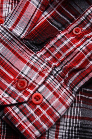 Atrium Button Up Shirt in M in Red