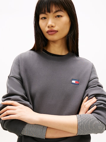 Tommy Jeans Collegepaita värissä harmaa