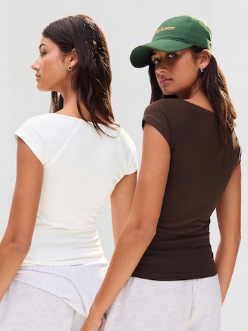 T-shirt Bershka en marron