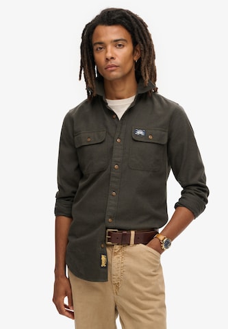 Coupe regular Chemise 'Trailsman' Superdry en vert : devant