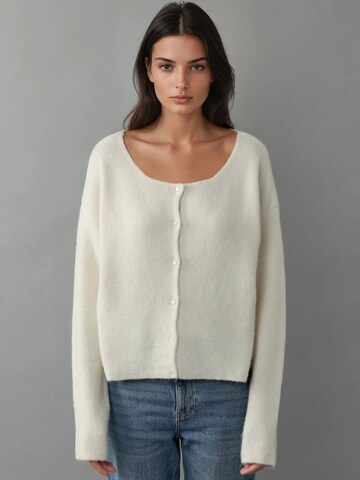 Hiccup Knit Cardigan in Beige: front