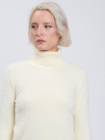 Pullover di Influencer in beige